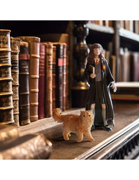schleich_wizarding_world_hermine_granger_&krummbein_42635_4059433713281_barato