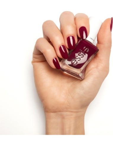essie_gel_couture_370_model_clicks