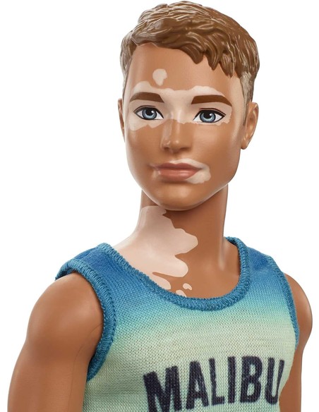 Muñeco Barbie Ken Fashionista HBV26 Con Vitíligo Y Camiseta Blanca | Kiwiku