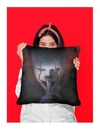 sd_toys_cojín_pennywise_it_-_almohada_decorativa_de_terror_con_tamaño_45x45x15_cm_8435450225963_barato