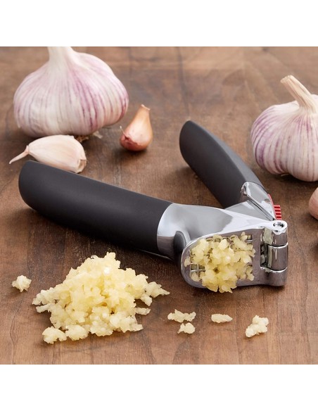oxo_garlic_press_x-11107400_-_prensa_de_ajos_de_alta_capacidad_con_mango_antideslizante_0719812040752_promocion