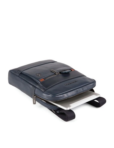 piquadro_ipad_crossbody_42021190_-_beauty_case_pouch_in_leather_8024671583503_promocion