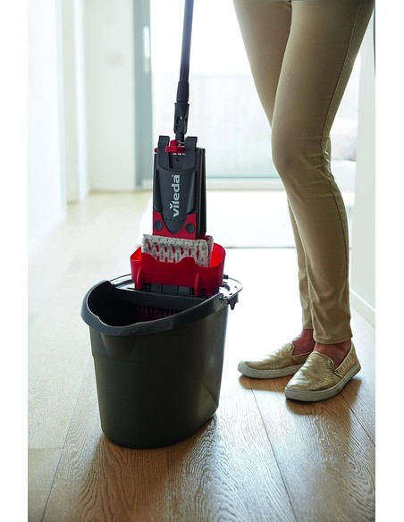 vileda-ultramax-mop-bucket-with-squeezer-13l-cubo-de-fregona_4023103201415_promocion