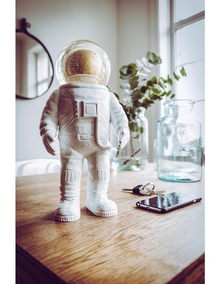lund-stougaard-snowglobe-summerglobe-the-astronaut-juguete-d_4260407135101_promocion