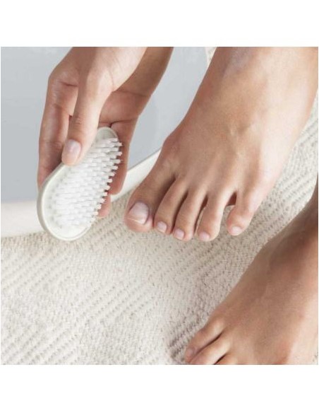 Oferta - BETER  Beter cepillo uñas doble púas de nylon