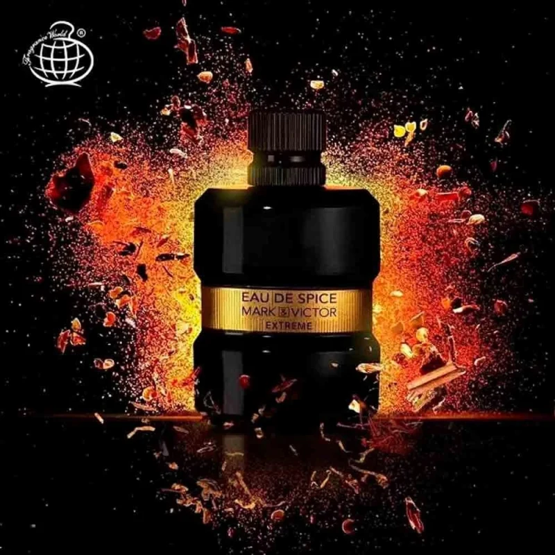 Frasco negro con banda dorada de Fragrance World Eau de Spice Mark & Victor Extreme entre una explosión de especias