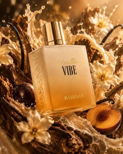 Rayhaan Vanilla Vibe entre ciruelas, flores blancas y vainas de vainilla