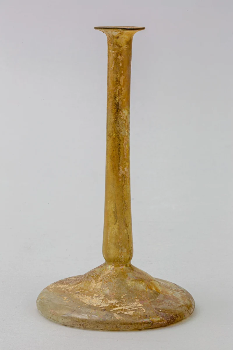 Frasco de perfume romano de vidrio soplado en forma de candelero, siglos II-III, Metropolitan Museum of Art