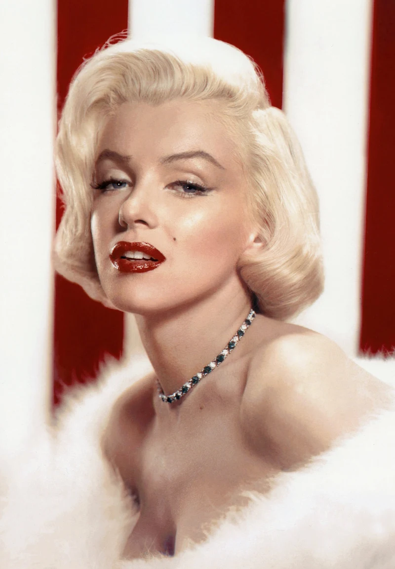 Marilyn Monroe en un retrato publicitario publicado en Photoplay en 1953 (dominio público)