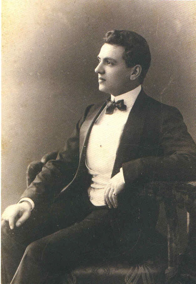 Retrato del perfumista Ernest Beaux