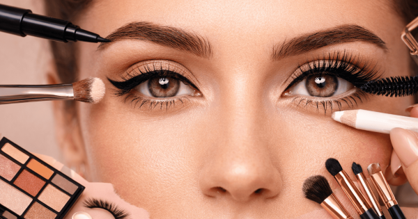 Cómo agrandar la mirada con maquillaje: guía fácil para cualquier ojo